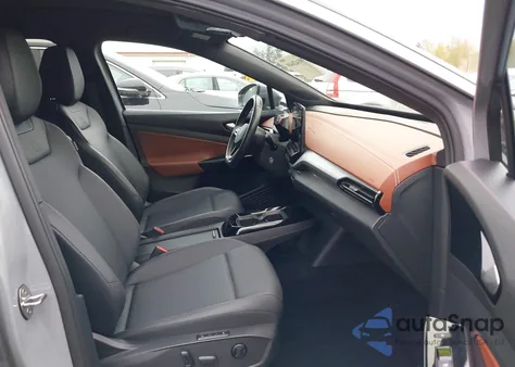 2022 Volkswagen Id.4 Awd Pro S from USA, damaged, VIN WVGUNPE27NP066352